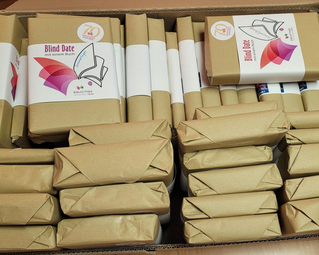 Schachtel mit verpackten Büchern