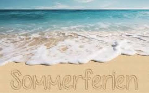 Strand und Meer mit Schriftzug Sommerferien