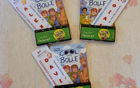 Buchpräsente für die Gewinner