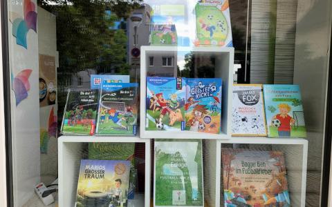 Schaufenster mit Buchauswahl